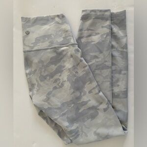 Lululemon Light Gray Camo Leggings Size : 4